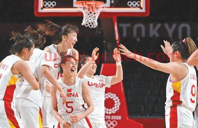 中国女篮两连胜提前小组出线
